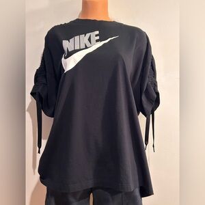 Nike Sportswear Oversized Graphic Tee size Large Streetwear Athleisure